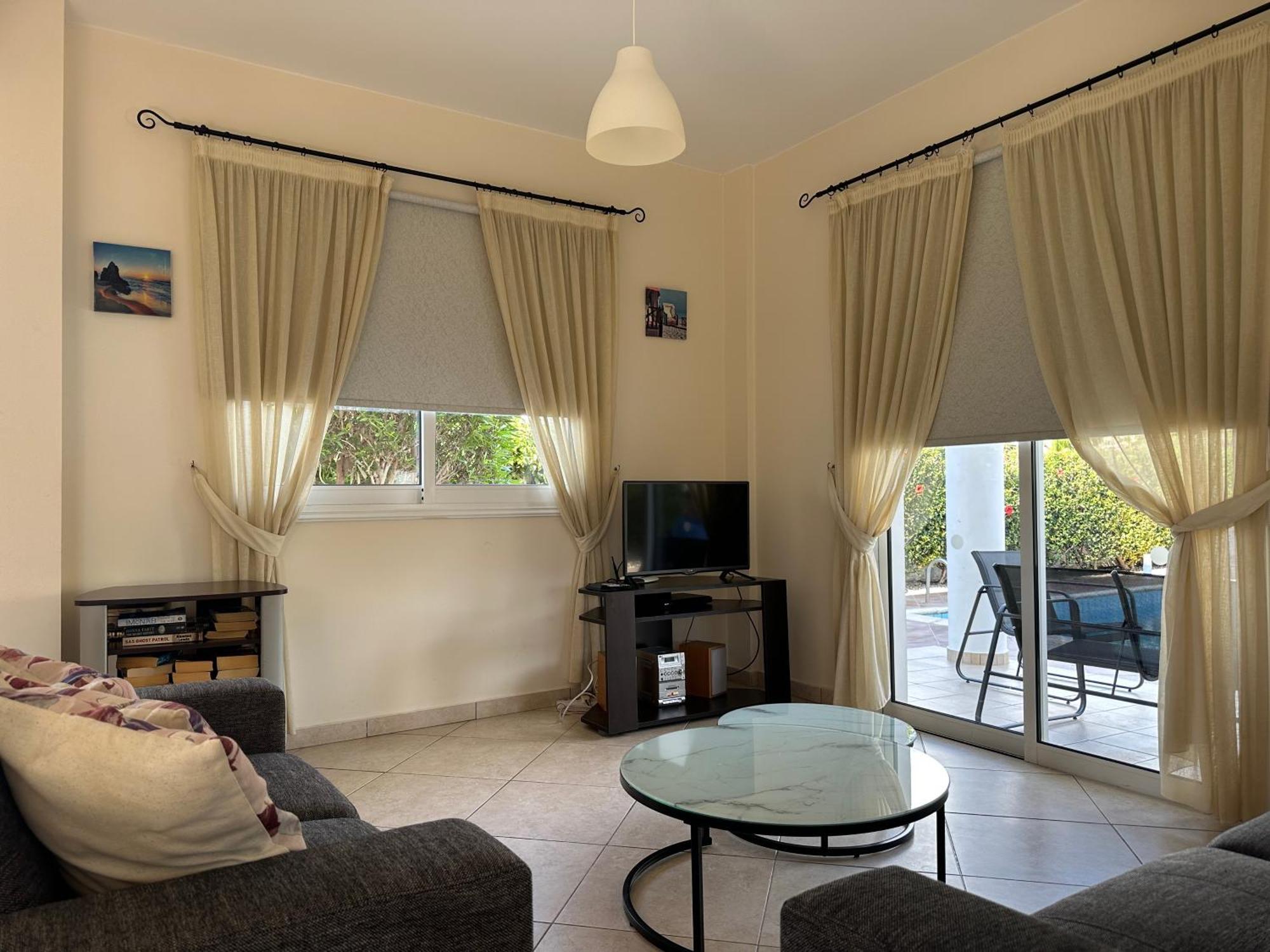 Demetra, Coral Bay