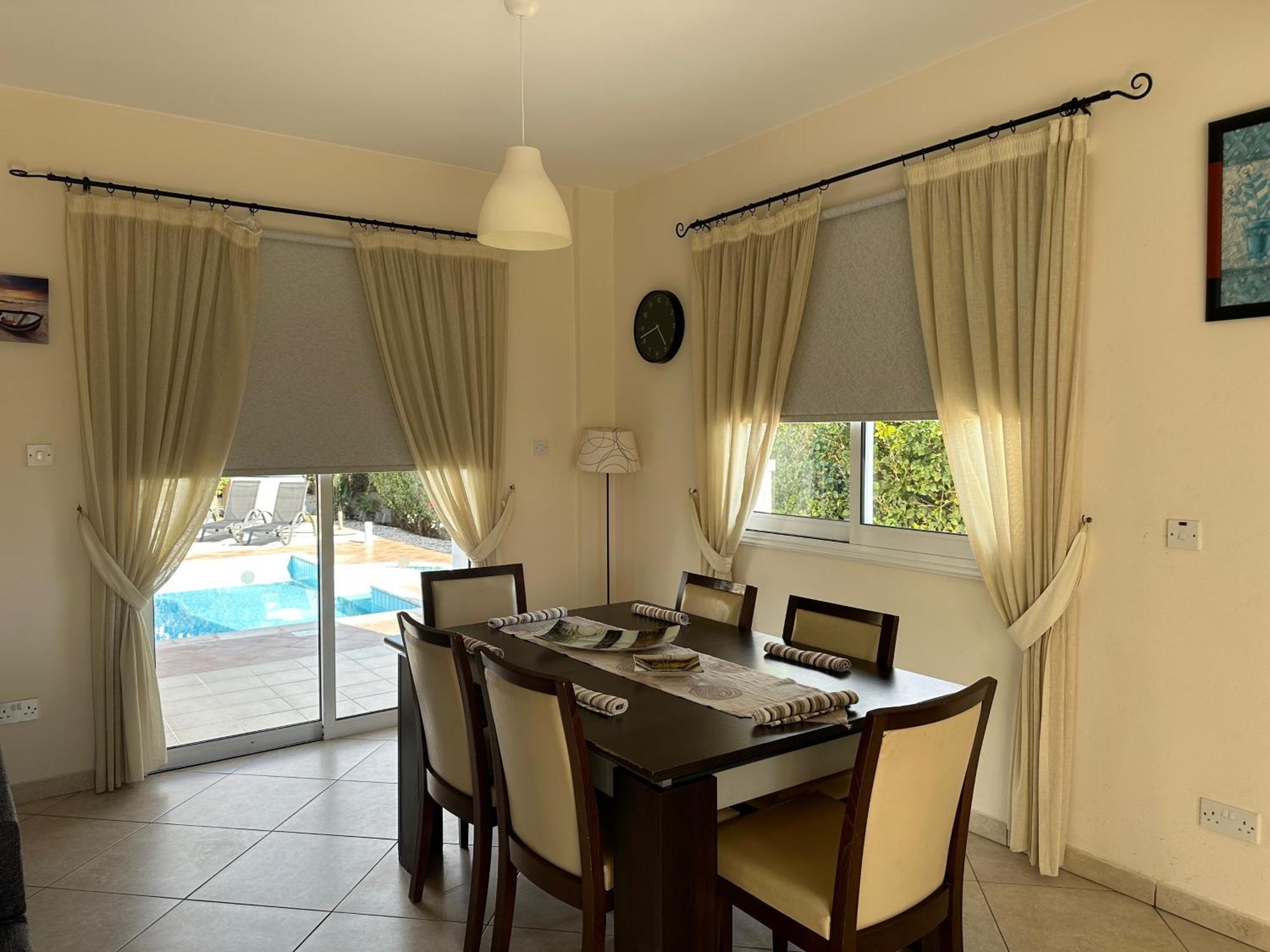 Demetra, Coral Bay